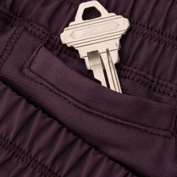 LuLuLeMoN beat the heat running shorts size 4 excellent condition black currant - Picture 6 of 11